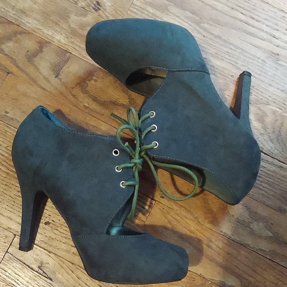 4 For $12 Red Circle Footwear Green Heeled Booties - Picture 7 of 10